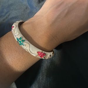 White Vintage Bracelet with Flower Detailing